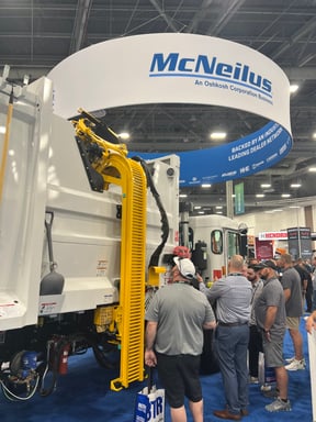 McNeilus® Zero Radius™ Automated Side Loader